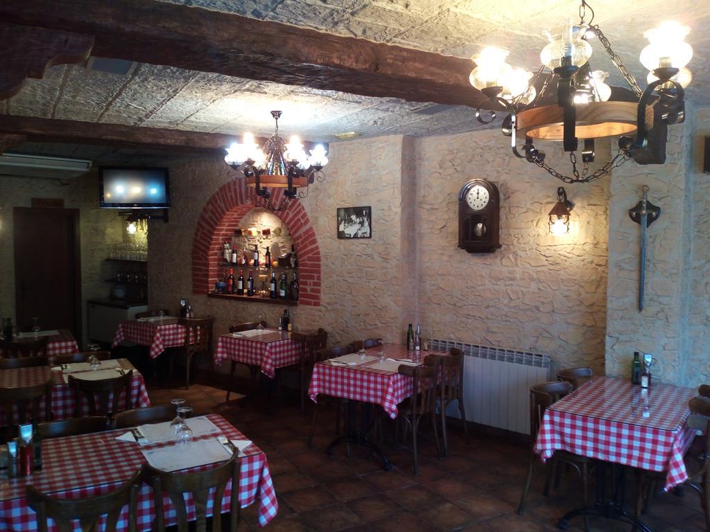 Hostal Restaurante Cornella Cornellà de Llobregat Exterior foto