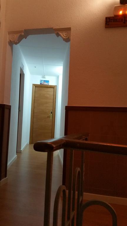Hostal Restaurante Cornella Cornellà de Llobregat Exterior foto