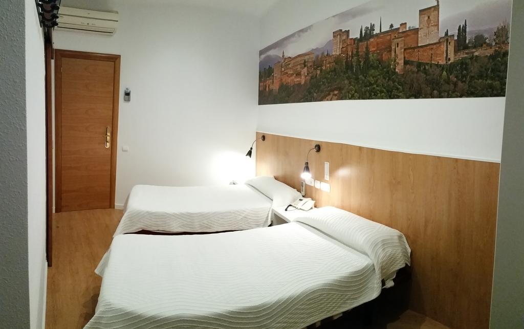 Hostal Restaurante Cornella Cornellà de Llobregat Exterior foto