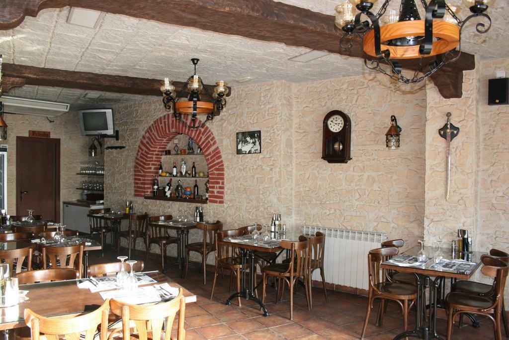 Hostal Restaurante Cornella Cornellà de Llobregat Exterior foto