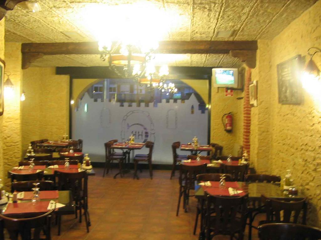 Hostal Restaurante Cornella Cornellà de Llobregat Exterior foto